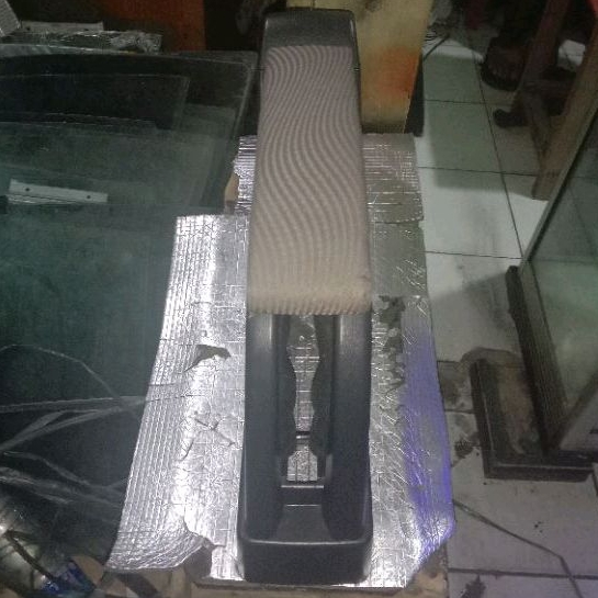 Armrest console box calya sigra original