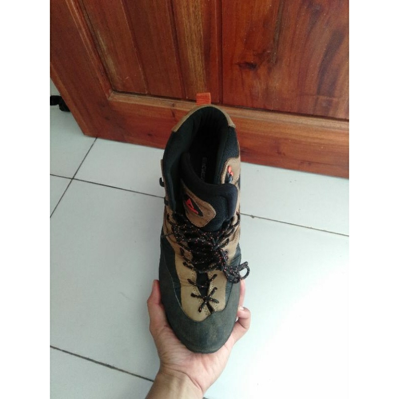 Sepatu Eiger tarantula uk 45 (Buat 43 pas) bekas pakai