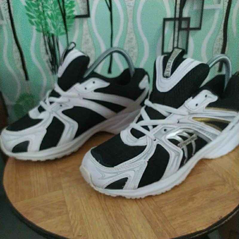 Sepatu Spalding Second