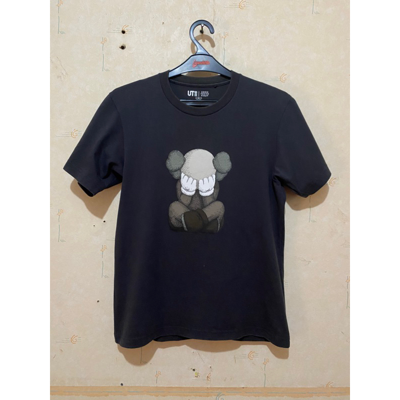 Kaos T Shirt Kaws X Uniqlo UT Tokyo First Original Dark Grey Size S