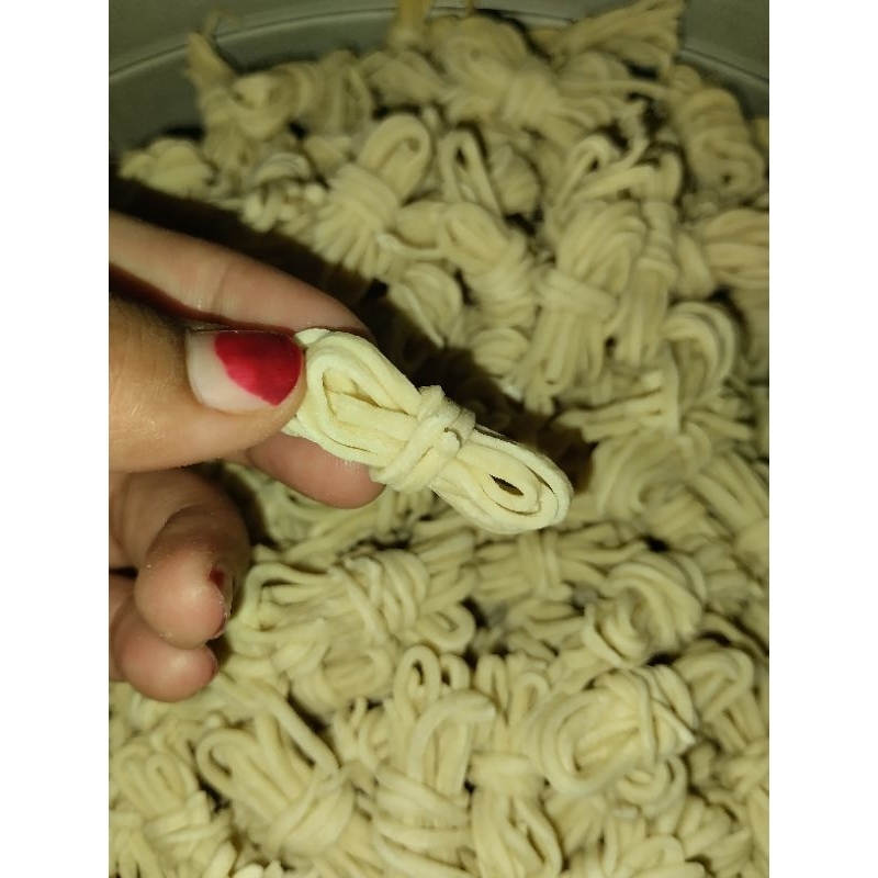 

mie gulung pedas renyah & Gurih isi 1000 grm
