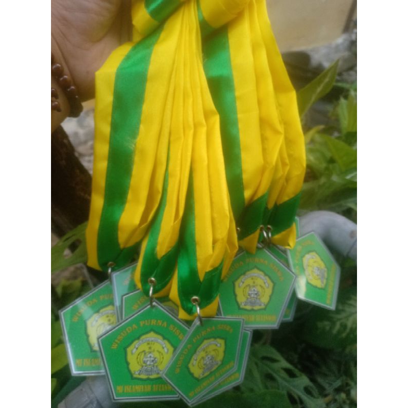 

kalung wisuda...