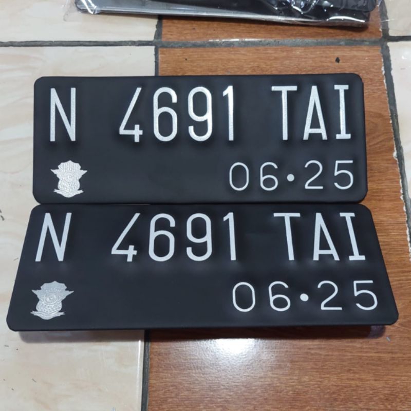 Plat Nomor Motor Baut Tanam ( SEPASANG ) Plat Double Finising Stiker Reflektif