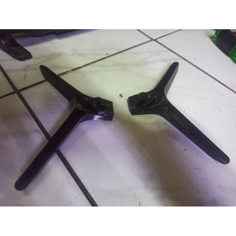 kaki LED tv Polytron