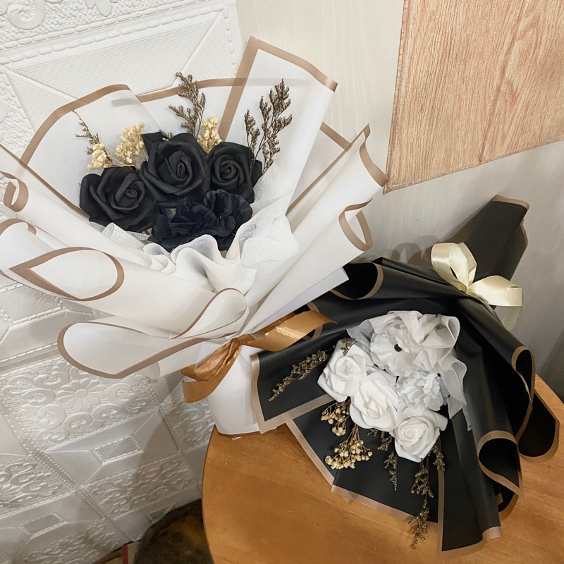 (Medium) Bouquet bunga Artificial/PALSU| Buket bunga wisuda hitam | buket bunga mawar hitam | Bouque