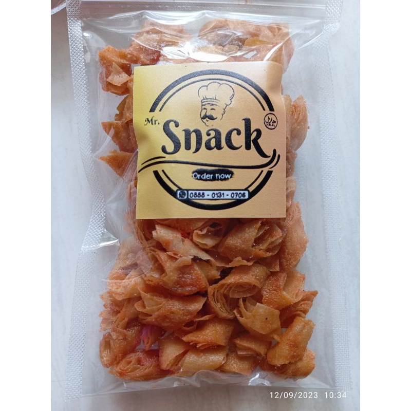 

Keripik kulit lumpia rasa balado