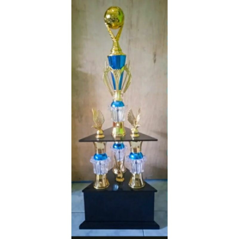 Piala Sepak Bola Kaki 3 Body(biru,hijau,dan merah)tangga Kristal