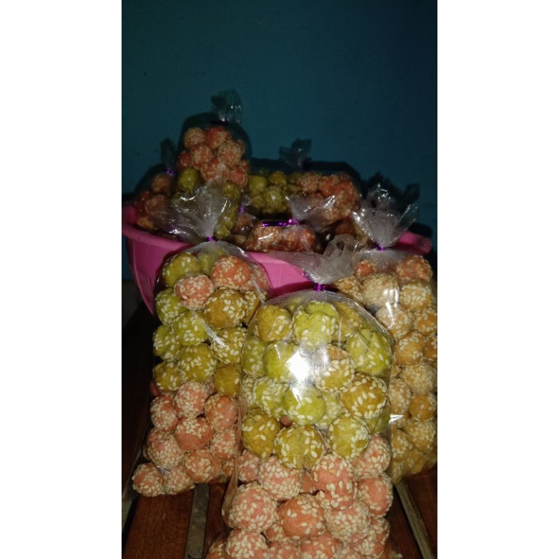 

Cemilan onde-onde mini renyah enak
