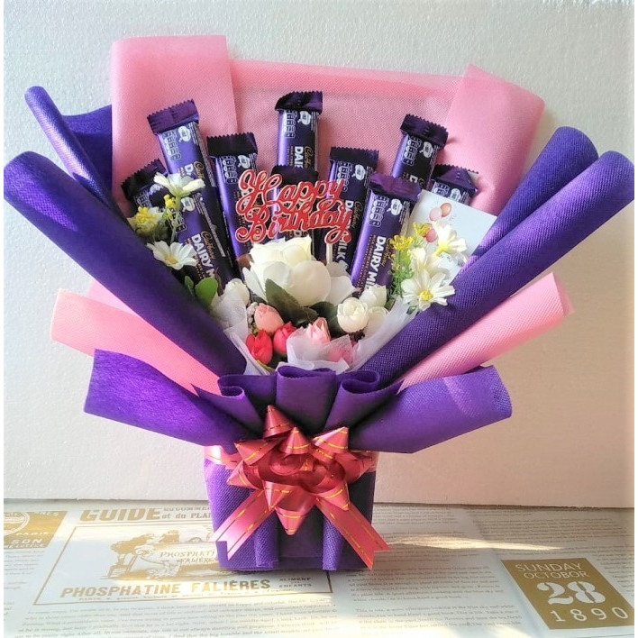 

Buket - Bouquet Coklat Cadburry dengan Bunga artificial