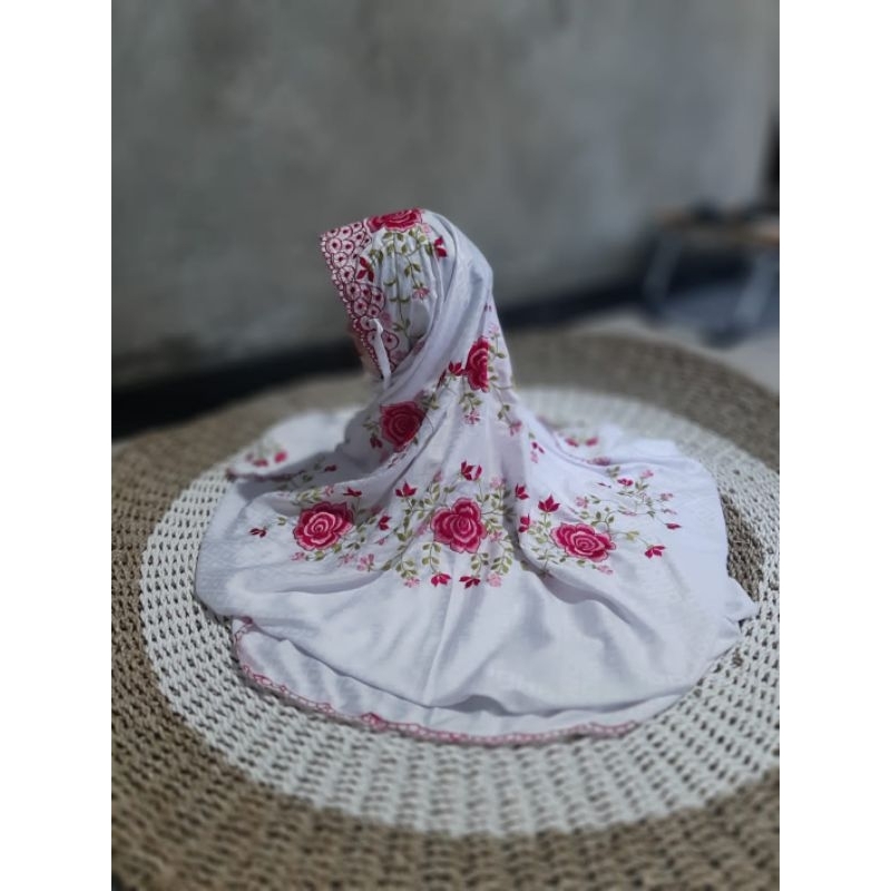 Mukena semi sutra  bordir lajur