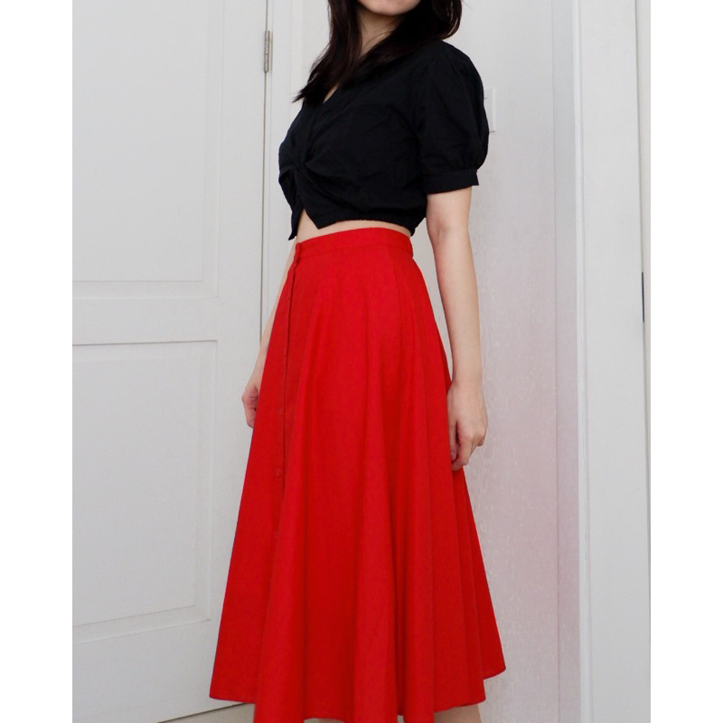 Outfit Atasan Blouse Crop Top & Red Skirt Rok Midi Merah Bahan Katun