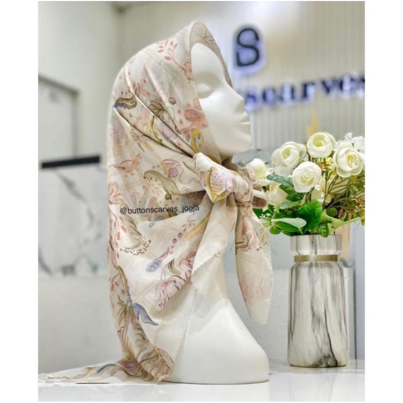 Buttonscarves x Dian Pelangi Autograph Creme