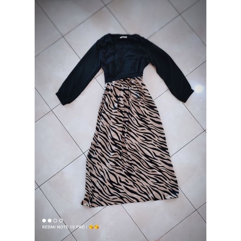 Dress Leopard Coksu Hitam Sifon Ceruty Muslimah Midi
