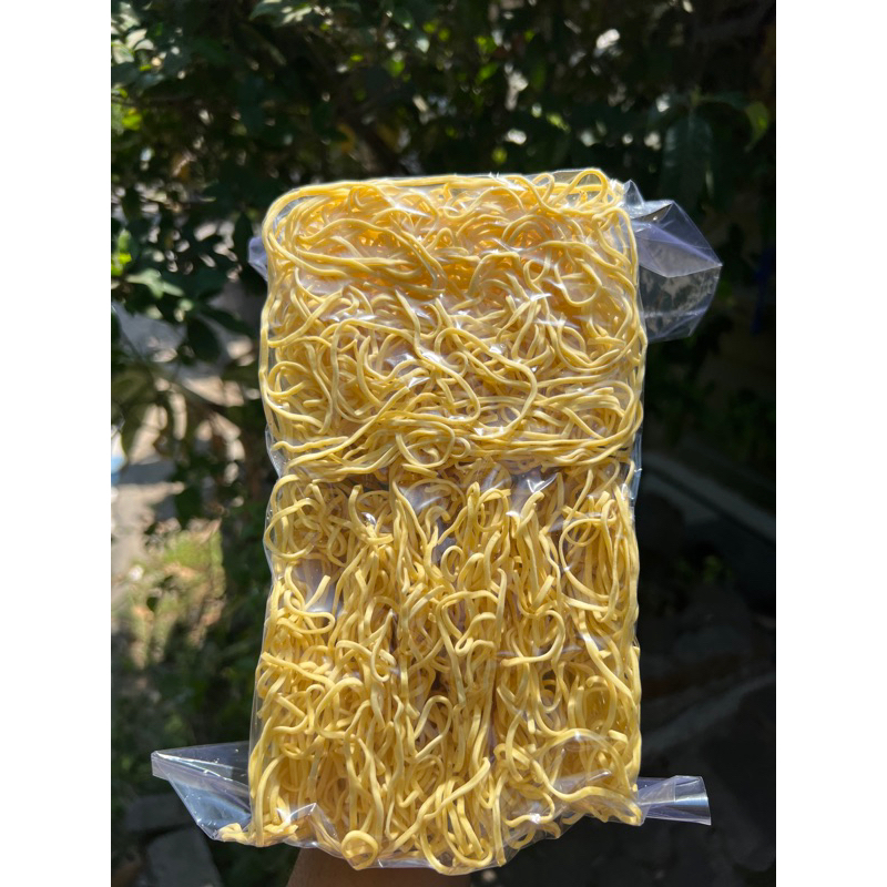 

Mie kering By oemah mie isi 5 keping@ 40 grm / keping