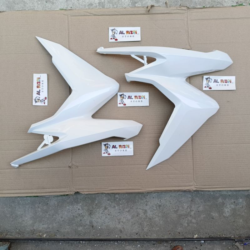 merek VR/WIN cover sayap sirip depan kanan kiri Vario 125/150 LED new 2018-2020 putih metalik