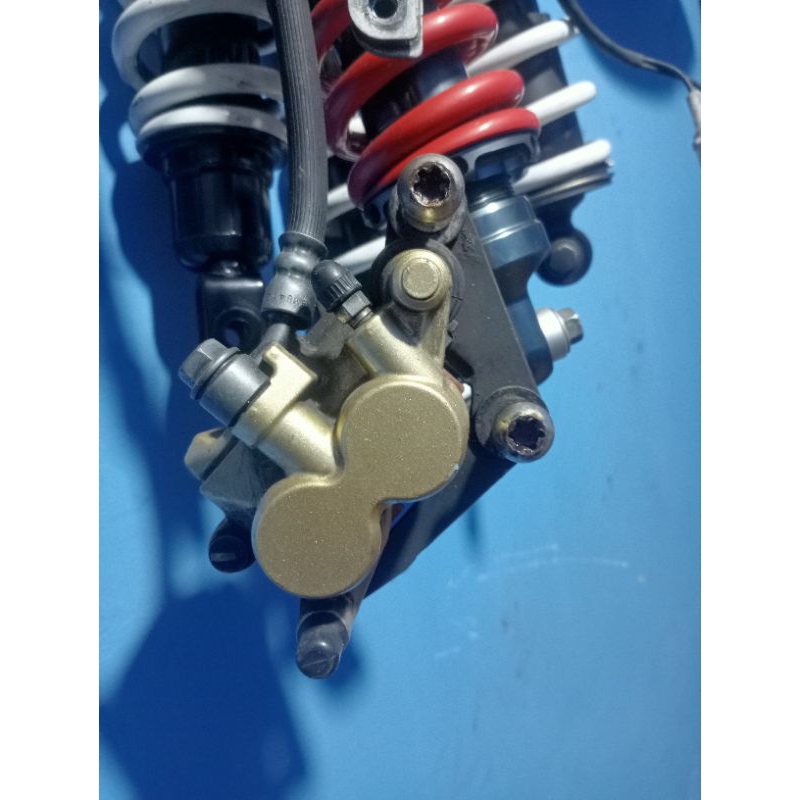 kaliper depan Yamaha R15 v2
