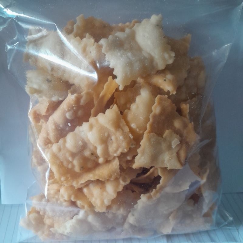 

Keripik Bawang 250gr / Keripik Pangsit / Keripik Bawang asin gurih /Keripik Bawang viral