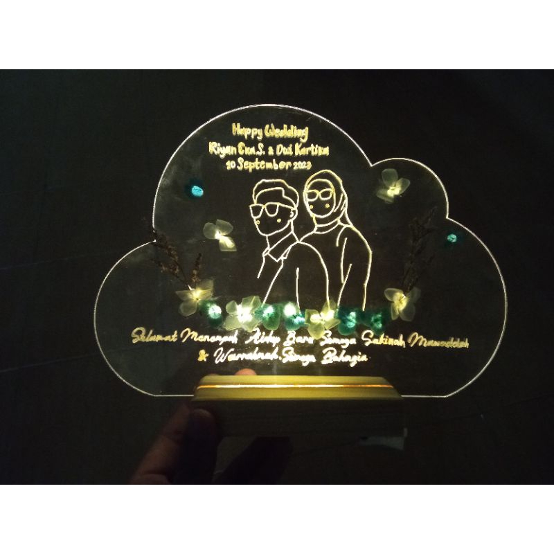 KADO WISUDA ACRYLIC LINEART AKRILIK CUSTOM FLOWERS KADO UNIK ACRYLIC WITH LAMP