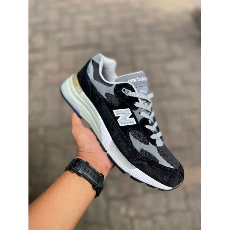 New Balance 992 Black Grey