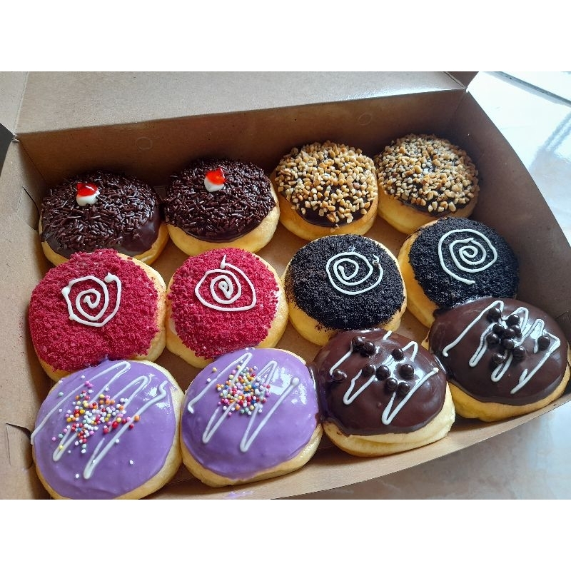 

Donat campur mix red velvet isi 12