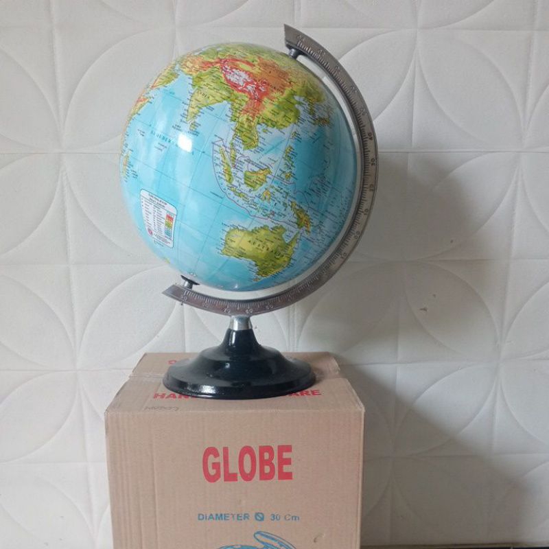 

Globe Diameter 30cm Tatakan Logam