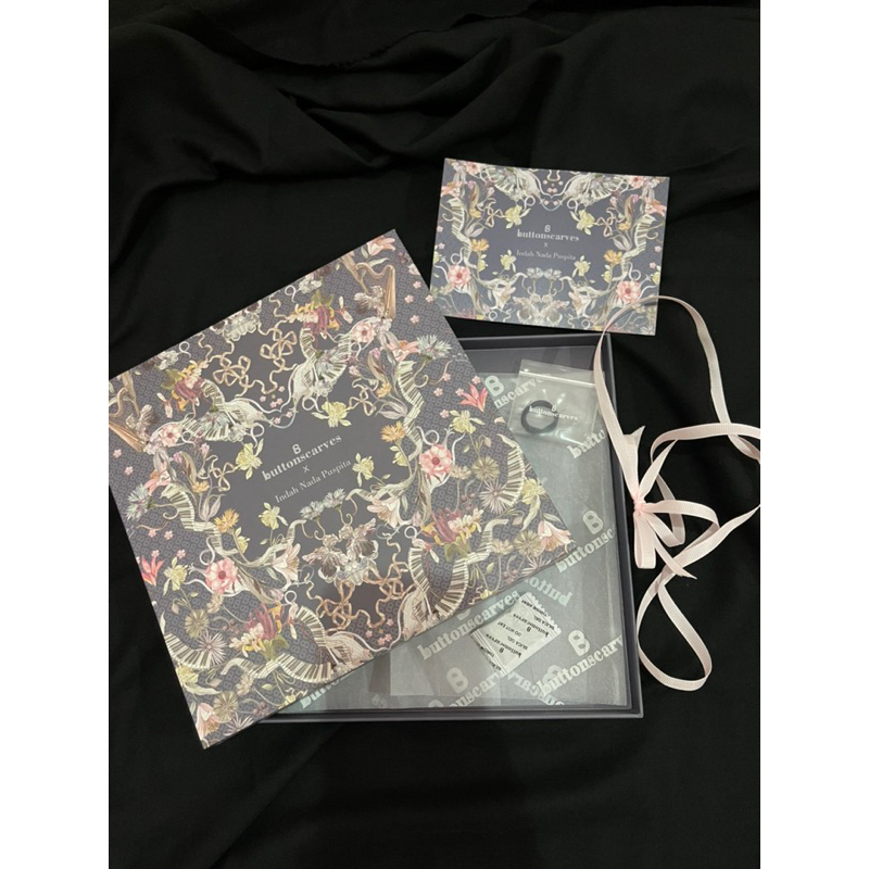 

-Kotak/Box Buttonscarves x Indah Nada Puspita Vol 2 Flute