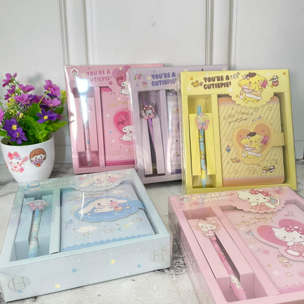 

Paket 2 in 1 Box Sanrio Gift Set KUROMI Buku Tulis + Pulpen super lucu / Paket Box 2in1 SANRIO cute Unik ready lengkap Karakter Best Quality bisa grosir dan COD