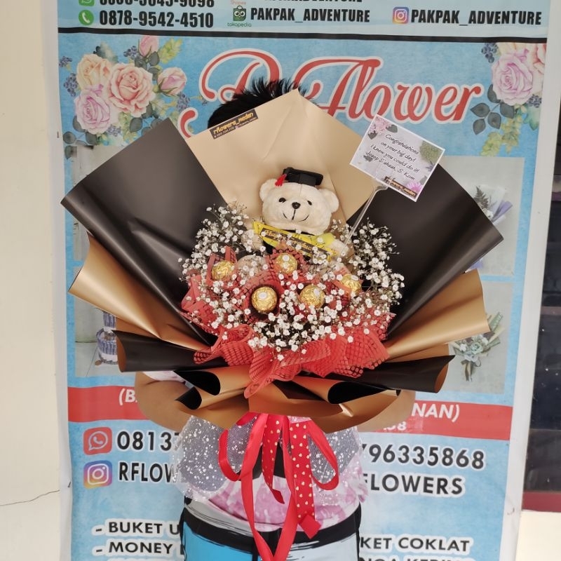 Buket bunga hidup/fresh flower/boneka wisuda/coklat Ferrero rocher