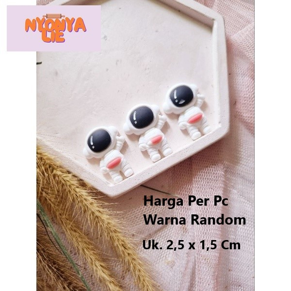 CMK03 Topper Clay Mini Astronot Ruang Angkasa Dekor Cupcake Kue Ulang Tahun