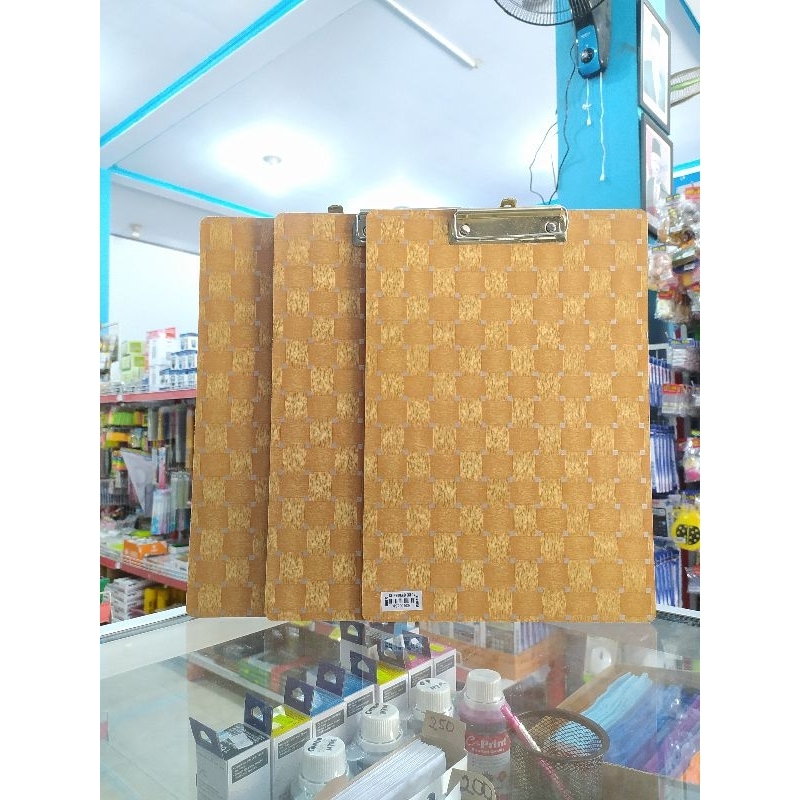 

Clipboard Kayu dan Fancy