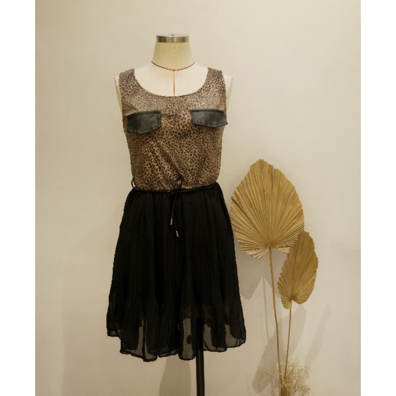 Baju dress kutungan motif leopard rok lipit- woman fashion leopard suede