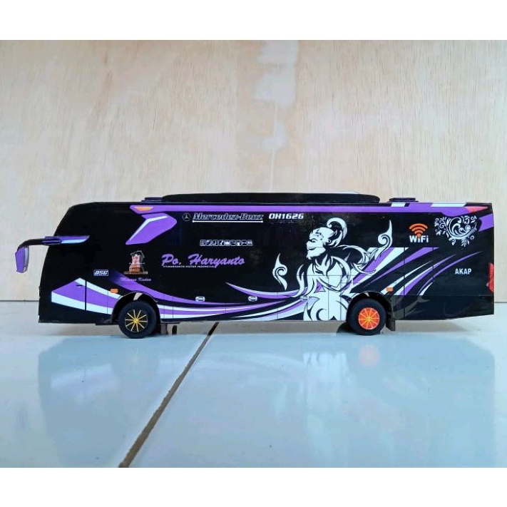 Miniatur Bus Haryanto