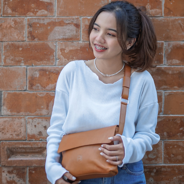 Leather Sling Bag I Tas Selempang Kulit Wanita BeYou By BUCINI Soka