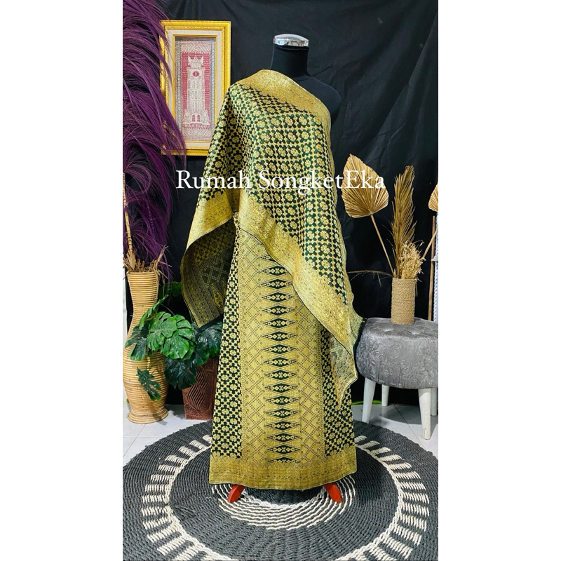 Songket hijau botol gold semotif