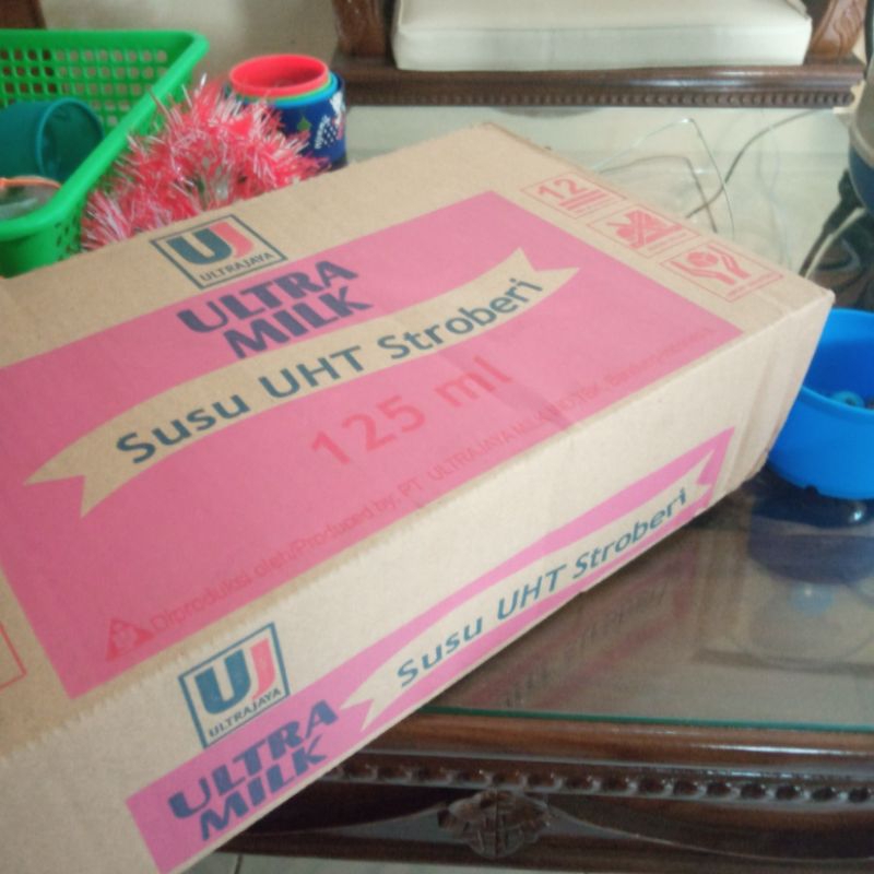 

Susu Ultra Strawberry 125ml 1 karton Promo