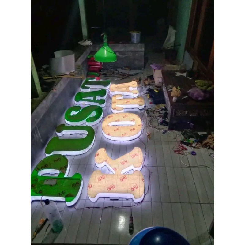 huruf timbul akrilic nyala