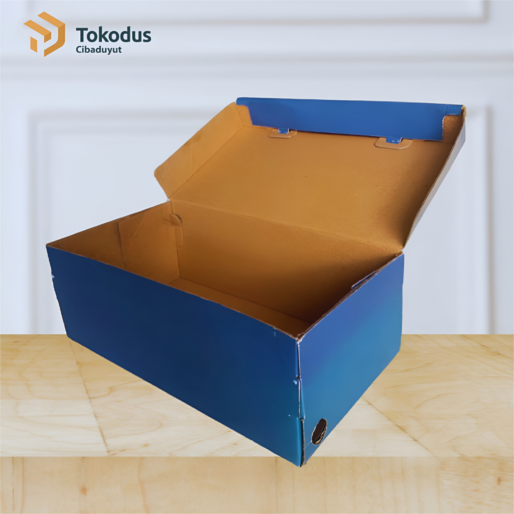 

Kardus Box Sepatu Polos Navy | Kotak Sepatu Polos | Dus Sepatu Warna Navy uk 29 x 16 x 10,5 cm - Tokodus Cibaduyut
