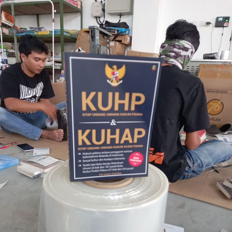 BUKU KUHP DAN KUHAP