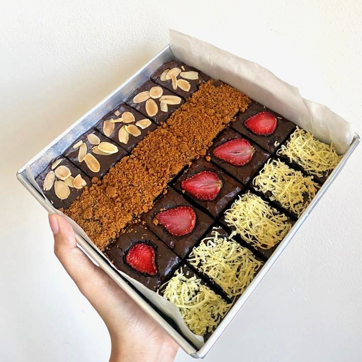 

Brownies Fudgy Chewy Premium Full Butter and Chocolate - Delice