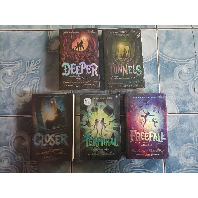 Original Baru Segel Tunnels Deeper Freefall Closer Terminal Roderick Gordon Brian Williams