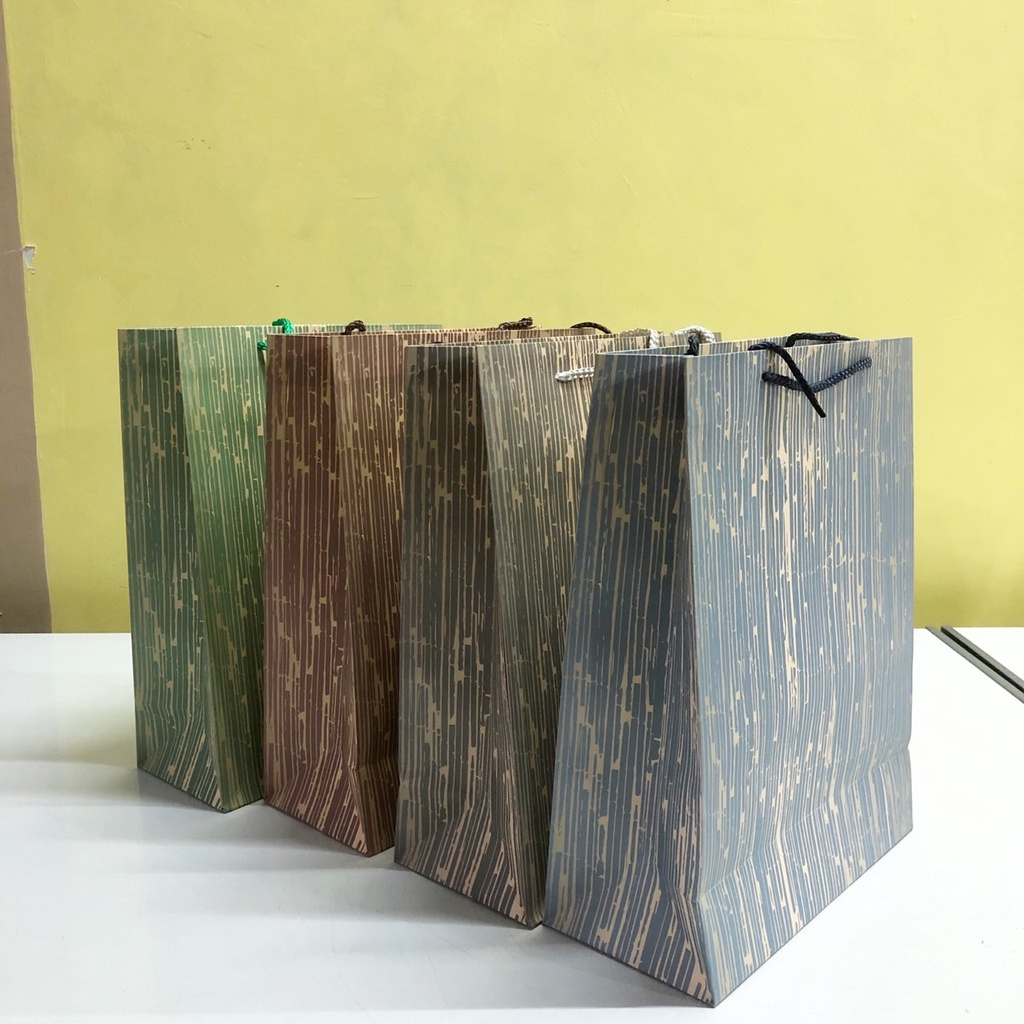 

Paper Bag Besar Salur Garis Abstrak Elegan (193) / Tas Tali Besar / Tas Kado / Tas Hadiah / Bungkus Kado / Bungkusan / Paperbag