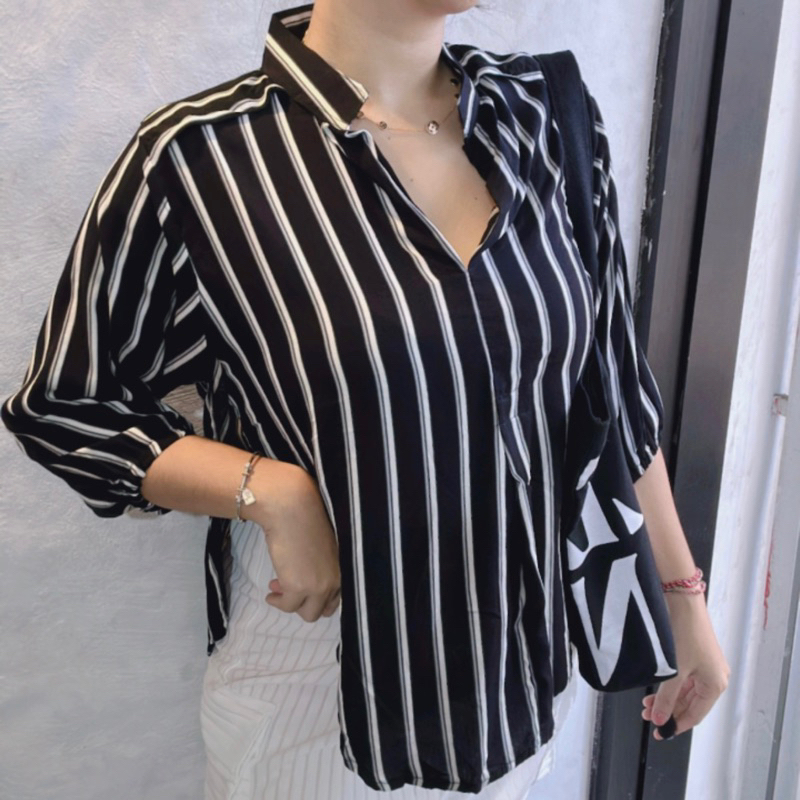 kemeja blouse jumbo Fuxii-Hitam