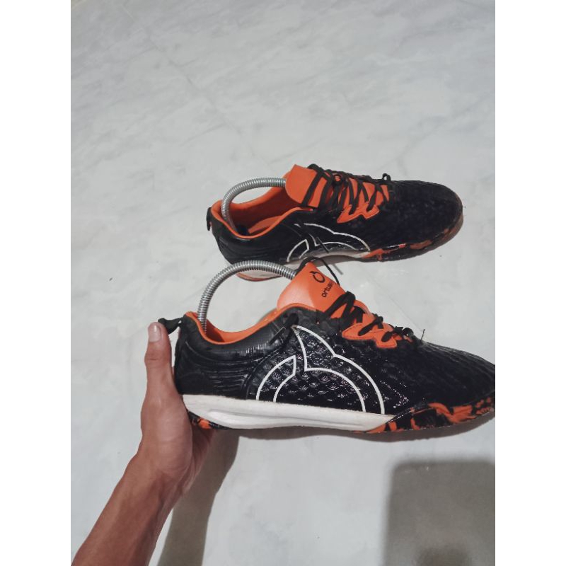 sepatu futsal Ortus size 40