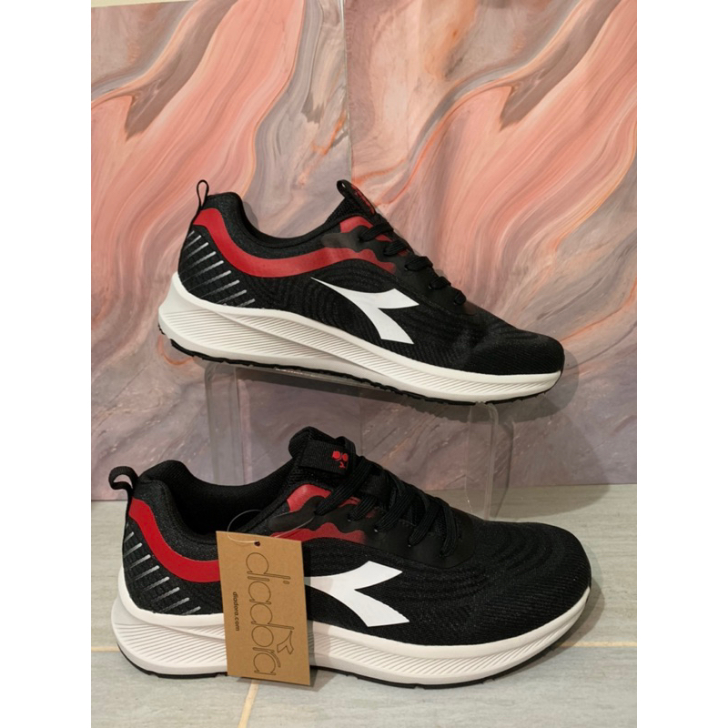 Diadora Garry men Black sepatu lari dan olahrga pria ori 100% dengan harga terjangkau