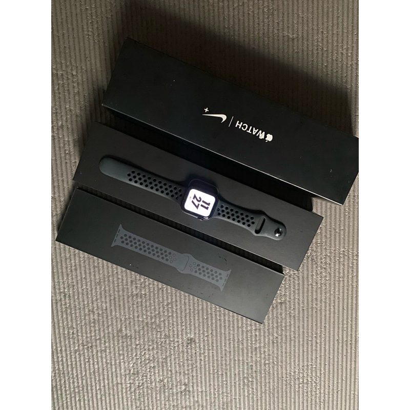 apple watch nike series 4 ibox like new