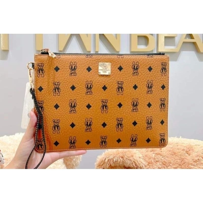 READY STOCK TTWN BEAR POUCH TN 2410 ORIGINAL/TTWN BEAR POUCH SIAP KIRIM/TTWN BEAR CLUTCH ORIGINAL RE