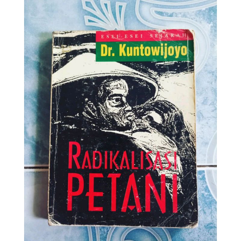 Original Langka Radikalisasi Petani Esei - esei Sejarah Dr. Kuntowijoyo terbitan Bentang