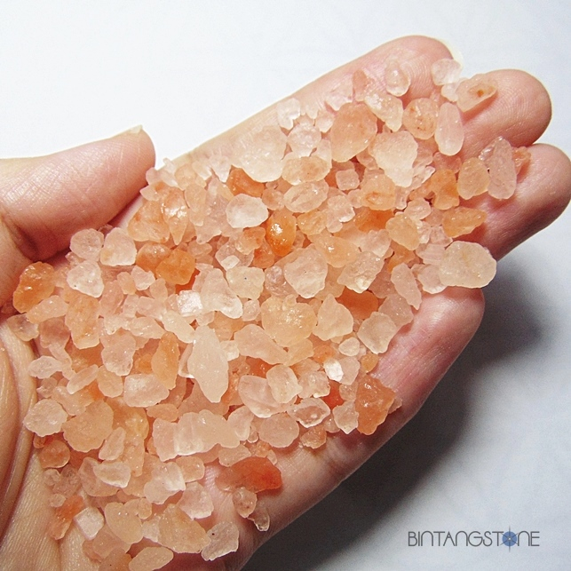 

100 Gr Garam Pink Himalaya Untuk Cleansing Crystal Pink Himalayan Salt Coarse Pebbles Garam Kasar
