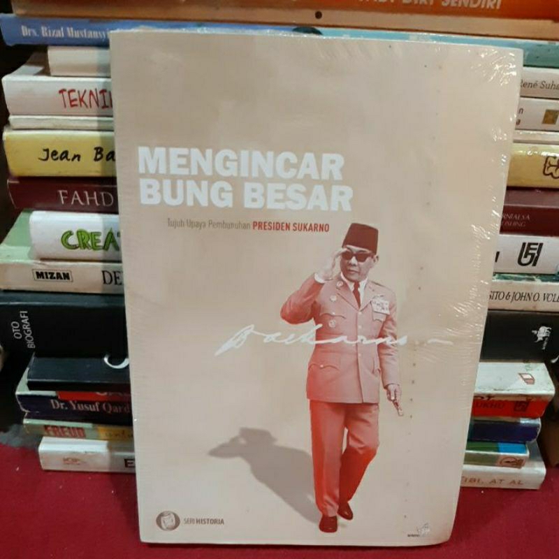 Buku Mengincar Bung Besar. Tujuh upaya pembunuha Presiden Sukarno.
