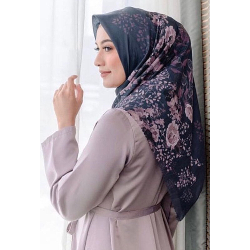 PL Kuas scarf Vanilla hijab - Diva logo plat gold